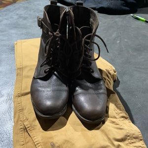 Women's size 10B Borne All Leather Lacer